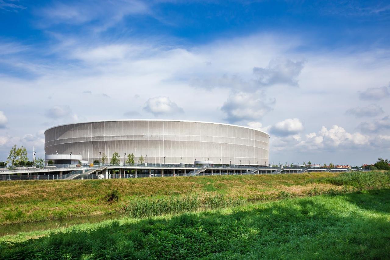 Отель Ibis Budget Wroclaw Stadion Экстерьер фото